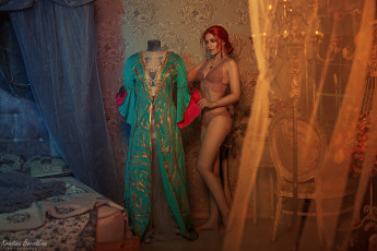 Картинка девушки екатерина+семадени трисс меригольд косплей белье платье кровать шторы