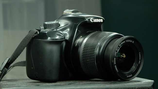 Обои картинки фото бренды, canon, фотоаппарат, камера, черный