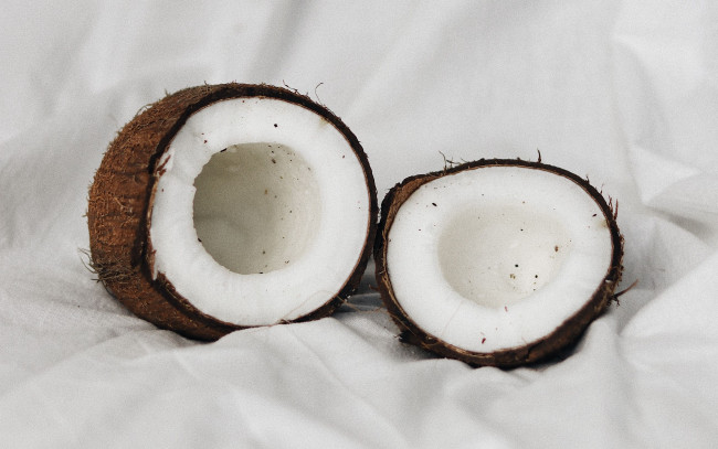 Обои картинки фото еда, кокос, половинки