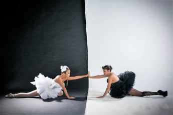 Картинка leanna+decker+and+rebecca+carter девушки leanna+decker балерины черная белая