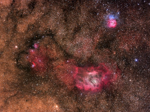 Картинка три яркие туманности космос галактики