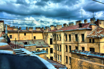 Картинка города улицы площади набережные провода крыша дом