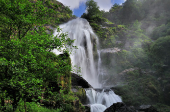 Картинка природа водопады деревья скала поток