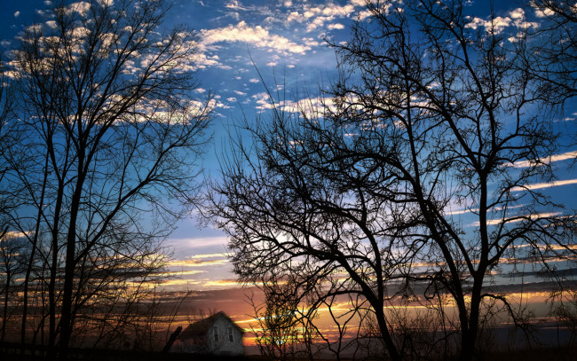 Обои картинки фото little, house, природа, деревья, облака, рассвет, домик