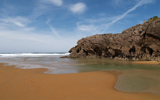 Обои картинки фото природа, побережье, песок, камни, волны, облака