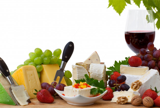 Обои картинки фото еда, разное, вино, ягоды, виноград, клубника, орехи, бокал, сыры