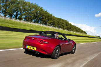 Картинка автомобили mazda красный 2015г nd uk-spec mx-5