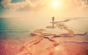 Картинка природа восходы закаты песок вода девушка