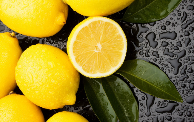 Обои картинки фото еда, цитрусы, лимон, листья, капли