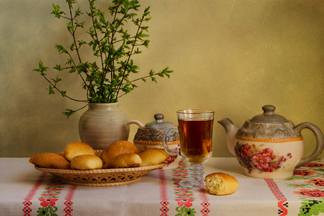 Обои картинки фото еда, хлеб,  выпечка, чай, вкусно, пирожки, уют
