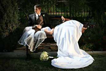 Картинка разное мужчина+женщина невеста жених букет скамейка