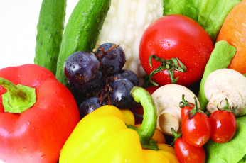 обоя еда, разное, овощи, фрукты, болгарский, перец, красный, зелёный, оранжевый, морковь, виноград, черри, помидоры, шампиньоны, грибы, огурцы, листья, салата, томаты