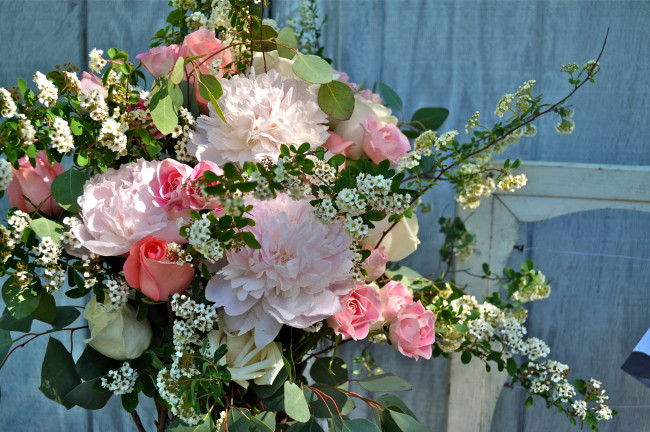 Обои картинки фото цветы, букеты, композиции, букет, розы, пионы