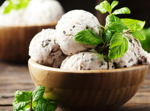 Картинка еда мороженое +десерты зелень ice cream dessert chocolate sweets сладкое шарики шоколад