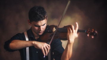 Картинка музыка -+другое парень скрипка