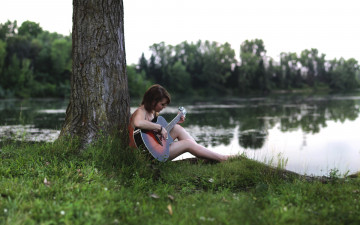 Картинка музыка -+другое гитара водоем растения деревья девушка