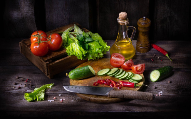 Обои картинки фото еда, овощи, салат, огурец, перец, помидоры, масло