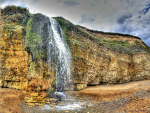 Картинка природа водопады берег пляж обрыв водопад тучи