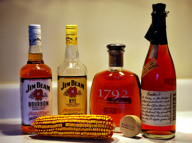 Обои картинки фото бренды, напитков, разное, виски, бутылки, алкоголь, кукуруза, пробка, початок