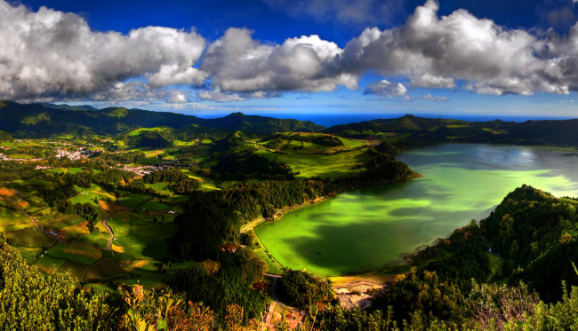 Обои картинки фото португалия, azores, san, miguel, природа, пейзажи, поля, озеро, деревья, панорама