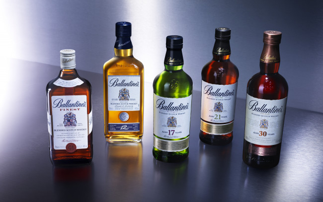 Обои картинки фото ballantines, бренды, алкоголь, виски, бутылки