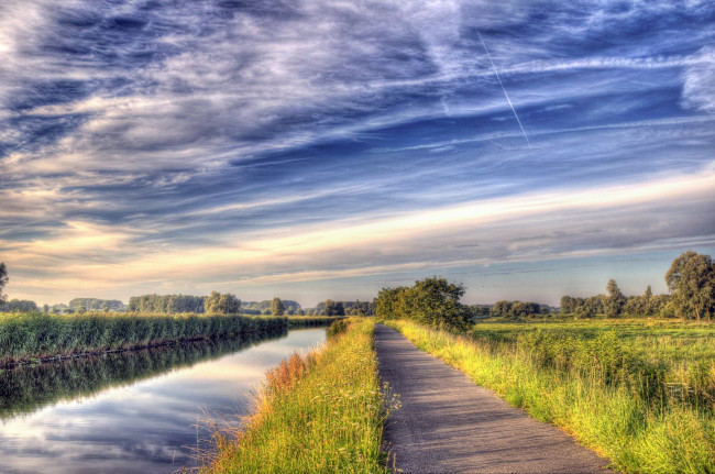 Обои картинки фото бельгия, фландрия, природа, пейзажи, облака, река, поле, трава, лес, дорога