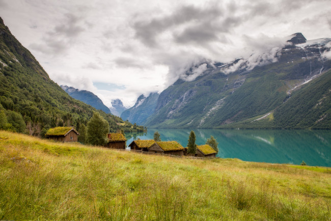 Обои картинки фото lovatnet, lake, norway, природа, реки, озера, горы, пейзаж, хижины, озеро, норвегия