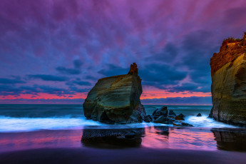 Картинка природа восходы закаты пейзаж скалы камни зарево море берег облака небо