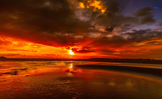 Обои картинки фото природа, восходы, закаты, закат, море, зарево, небо, отражение, облака