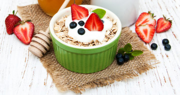 Картинка еда мюсли +хлопья ягоды йогурт хлопья десерт завтрак