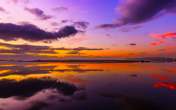 Картинка природа восходы закаты краски отражение облака небо зарево вода