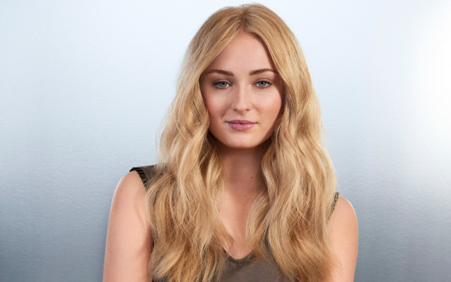 Обои картинки фото девушки, sophie turner, взгляд