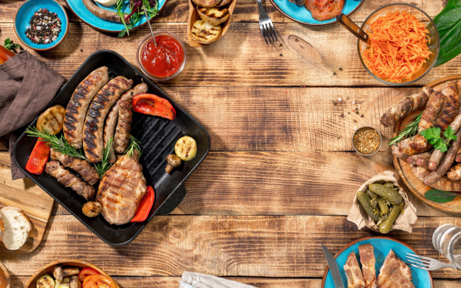 Обои картинки фото еда, разное, grilled, мясо, овощи, wood, гриль, барбекю, meat