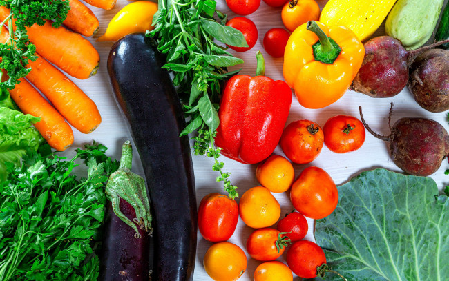 Обои картинки фото еда, овощи, помидоры, перец, баклажан, морковь