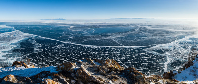 Обои картинки фото природа, реки, озера, озеро, россия, байкал, лед, берег, горизонт
