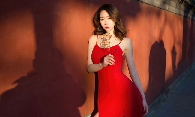 Обои картинки фото meng xin yue, девушки, азиатка, красное, платье