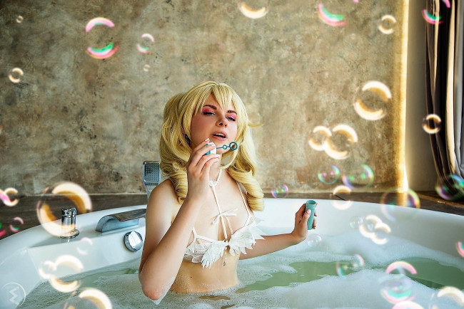 Обои картинки фото девушки, симонет секунова, образ, белье, пузыри, ванна