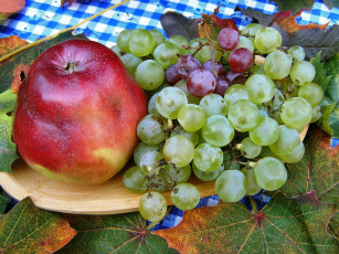 обоя еда, фрукты, ягоды, яблоко, виноград, листья