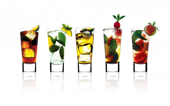 Обои картинки фото еда, напитки, коктейль, стаканы, лед, фрукты