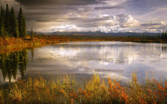 Обои картинки фото природа, реки, озера, трава, осень, горы, озеро, лес, простор