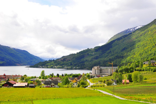Обои картинки фото норвегия, согн, ог, фьюране, loen, города, пейзажи, дома, река, горы