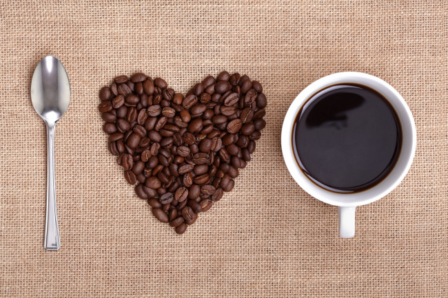Обои картинки фото еда, кофе, кофейные, зёрна, россыпь, сердце