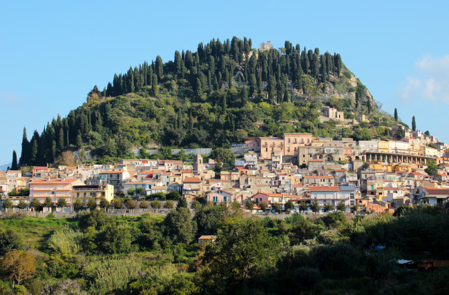 Обои картинки фото италия, сицилия, монфорте, сан, джорджо, города, панорамы, горы, дома, поля