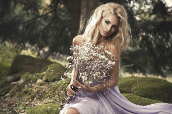 Картинка девушки -unsort+ блондинки трава камни природа платье блондинка девушка букет мох monika+jaros