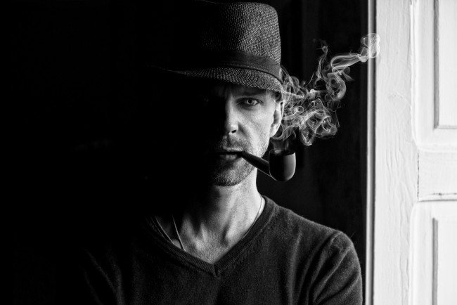 Обои картинки фото мужчины, - unsort, трубка, шляпа, дым