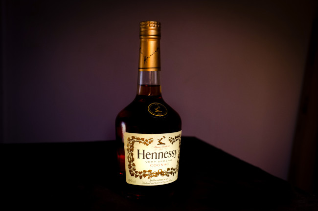 Обои картинки фото hennessy, бренды, hennesy, бутылка, алкоголь, бренд, коньяк