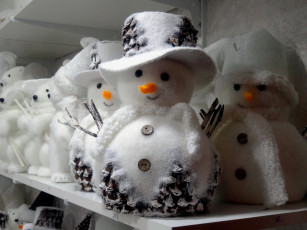 Картинка праздничные снеговики шляпы пуговицы
