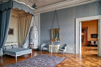 Картинка интерьер дворцы +музеи спальня кровать зеркало