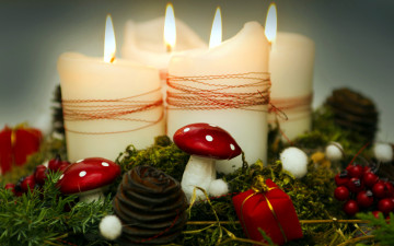 Картинка праздничные новогодние+свечи зелень шишка свечи мухоморы