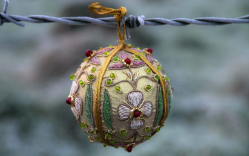 Картинка праздничные шары вышитый шарик бусинки
